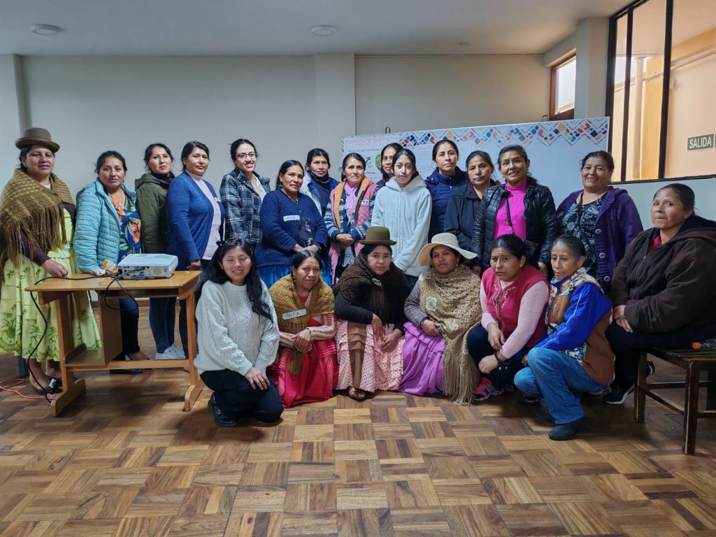 Foto: Taller de primeros auxilios con mujeres Trabajadoras del Hogar, en el CPMGA.