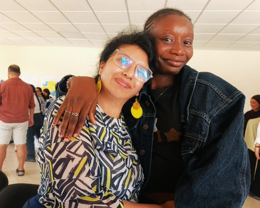 Foto: Isabel Frontanilla junto a Delphine, representante de la Ong Graines de Senegal.
